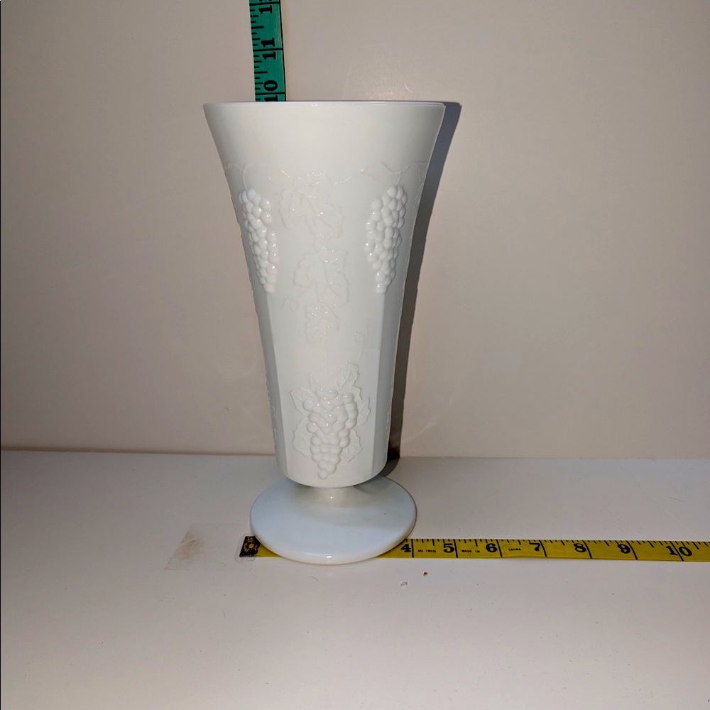 Vtg west Moreland colony harvest footed milk glass vase